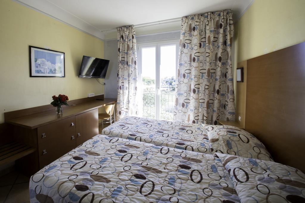 Albergo Hotel Saint-Laurent-du-Var Esterno foto