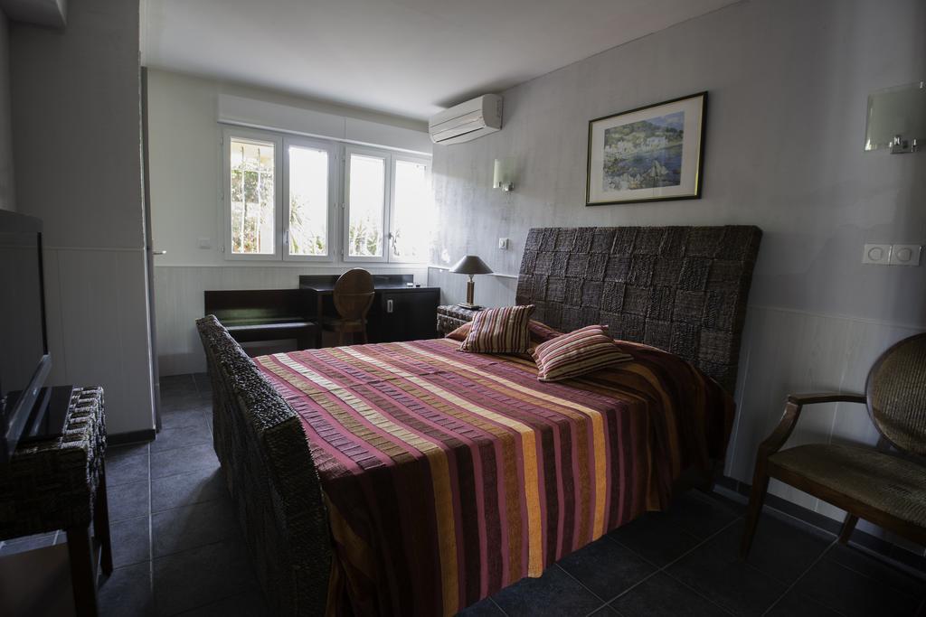 Albergo Hotel Saint-Laurent-du-Var Esterno foto