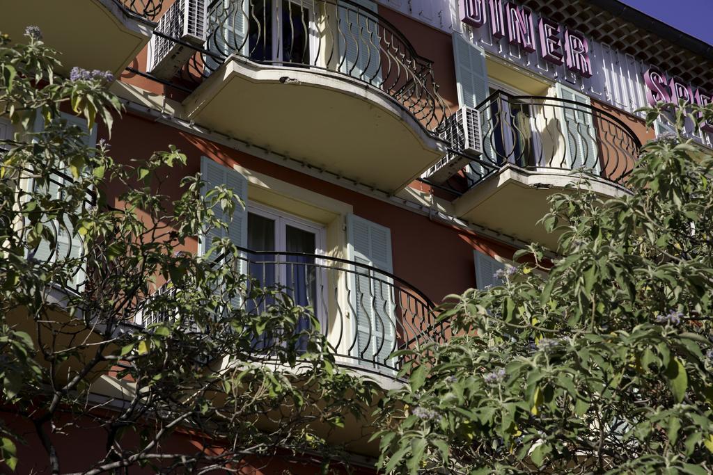 Albergo Hotel Saint-Laurent-du-Var Esterno foto