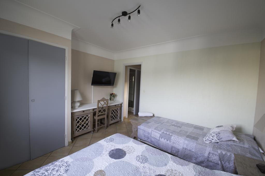 Albergo Hotel Saint-Laurent-du-Var Esterno foto