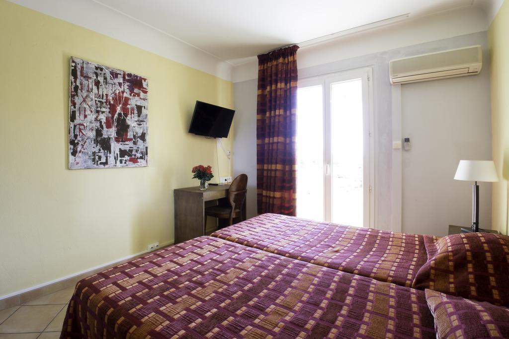 Albergo Hotel Saint-Laurent-du-Var Esterno foto