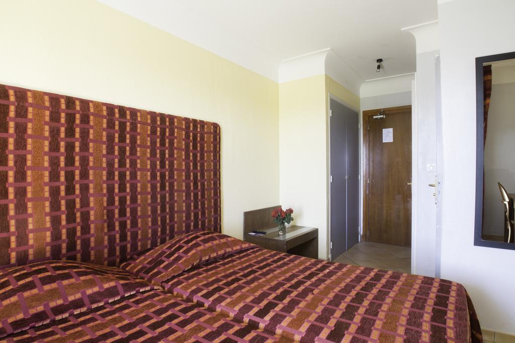 Albergo Hotel Saint-Laurent-du-Var Esterno foto