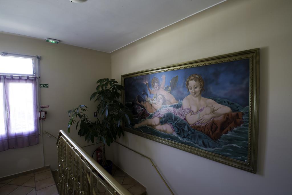 Albergo Hotel Saint-Laurent-du-Var Esterno foto
