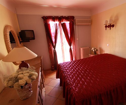 Albergo Hotel Saint-Laurent-du-Var Esterno foto