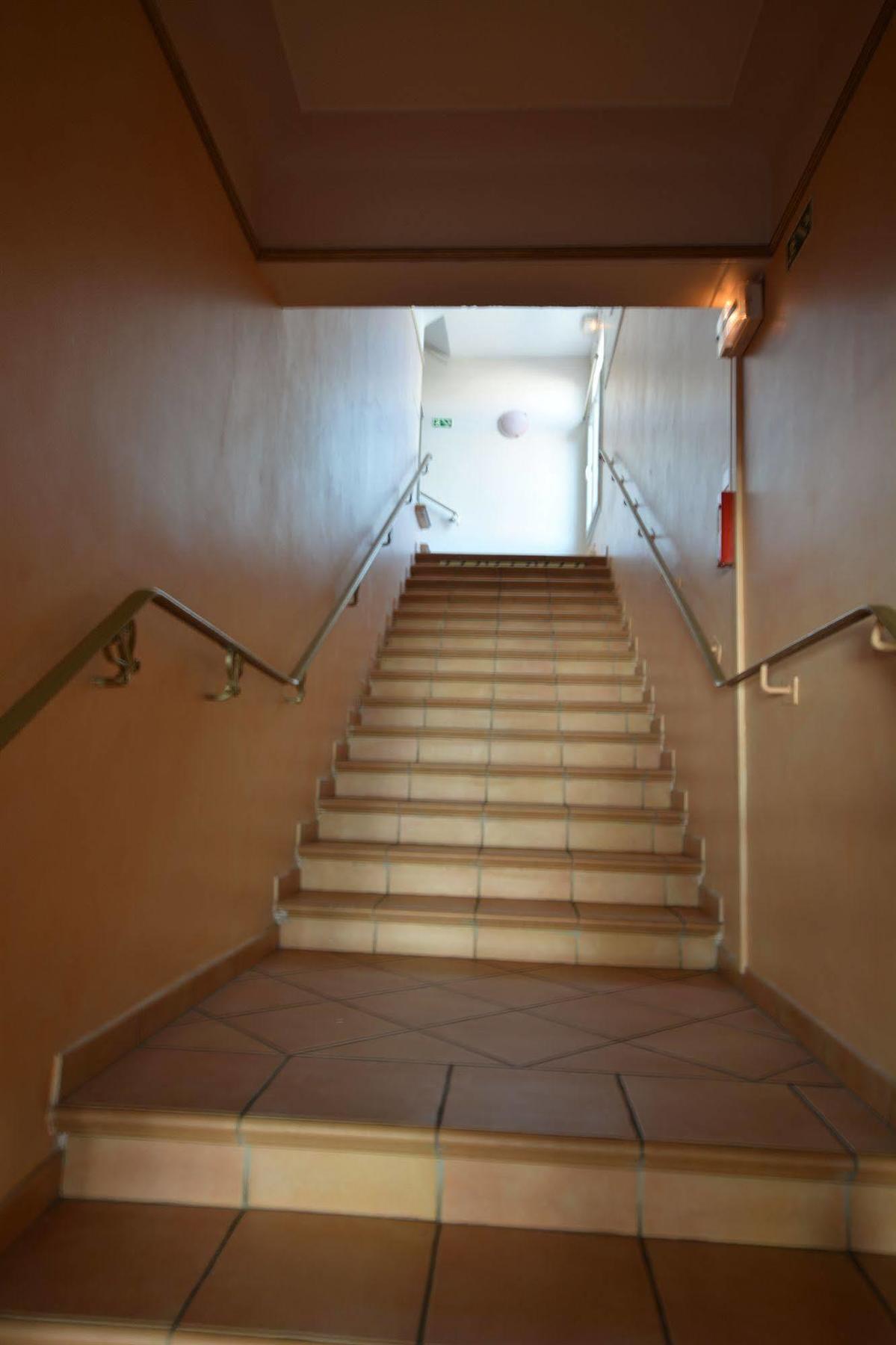 Albergo Hotel Saint-Laurent-du-Var Esterno foto